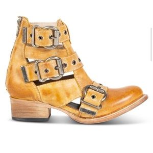 FreeBird Grace Boots Size 8